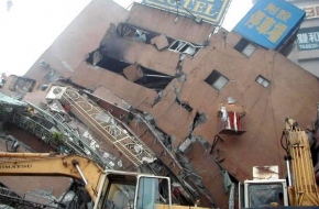 The 2006 Hengchun Earthquake and Its Effect On Communications