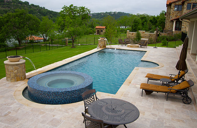 Build An Attractive Pool In Your Backyard