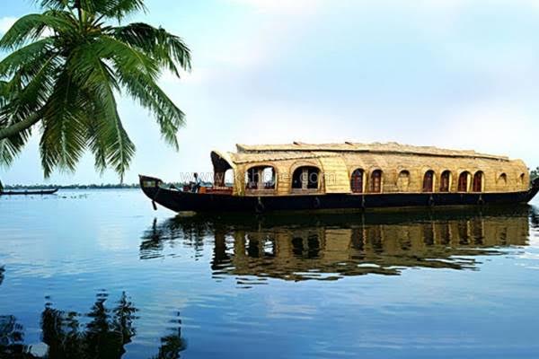 Kumarakom Travel Guide - A Fun Time Enjoying The Backwaters and Boat Races