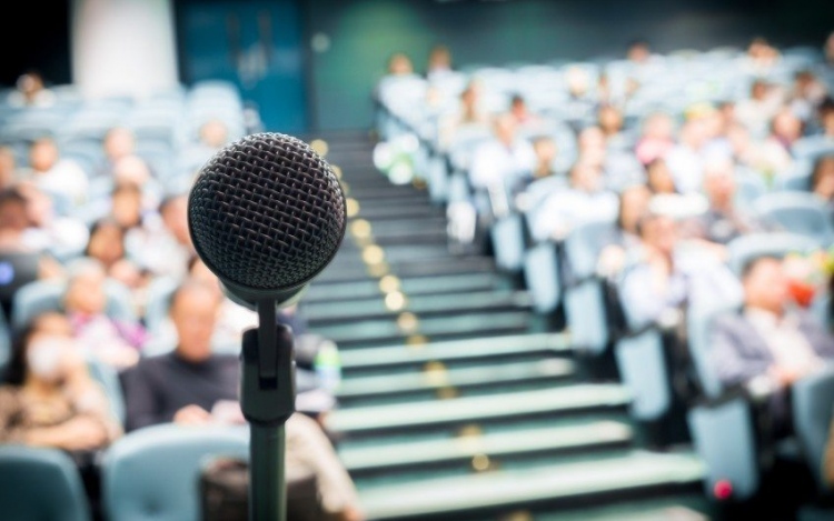 5 Things That A Motivational Speaker Can Do For Your School