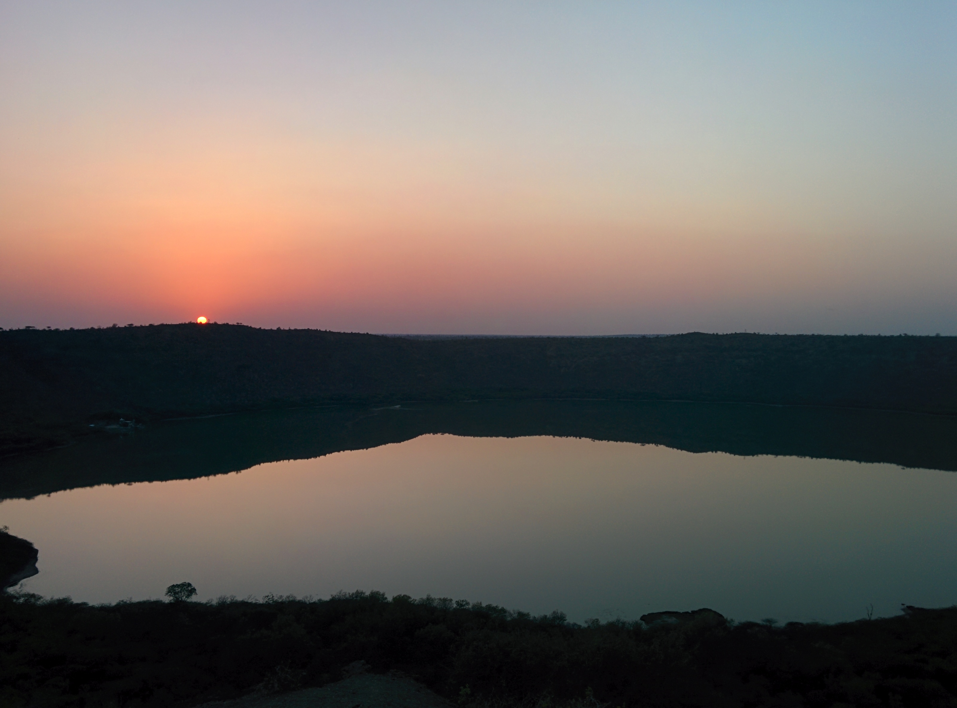 lonar-lake