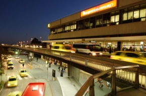 4 Reasons Why You Shouldn’t Catch A Taxi, Bus or Train To The Airport