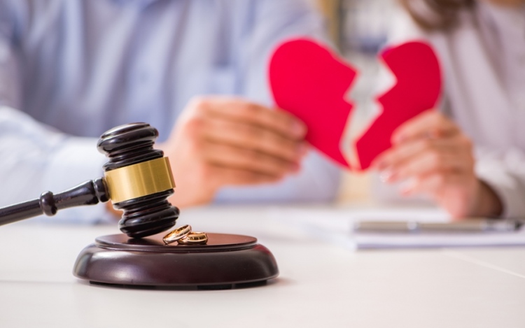 Learn When You Need To Hire A Specialist Lawyer For Divorce