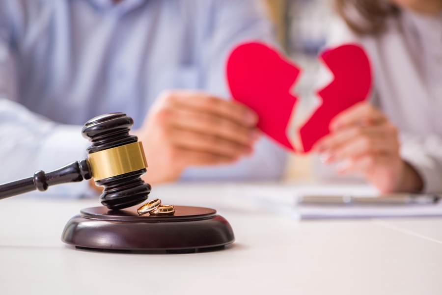 Learn When You Need To Hire A Specialist Lawyer For Divorce