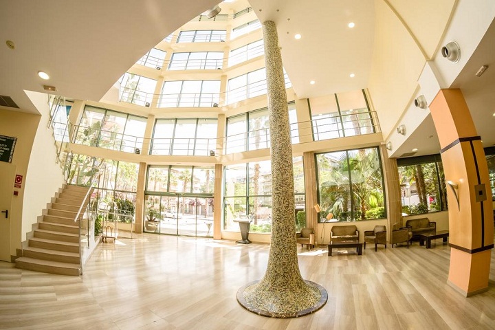 The Benefits Of A Roof Lantern To A Hotel Lobby